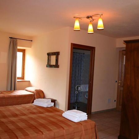 Hotel La Ginestra Чезана-Торинезе Екстер'єр фото