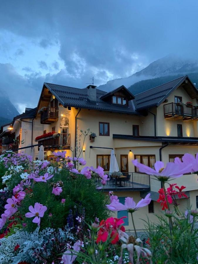 Hotel La Ginestra Чезана-Торинезе Екстер'єр фото