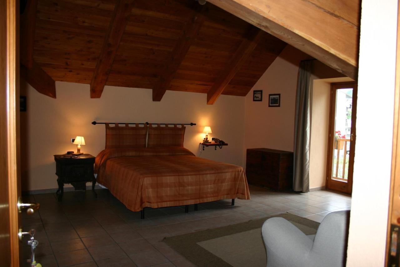 Hotel La Ginestra Чезана-Торинезе Екстер'єр фото