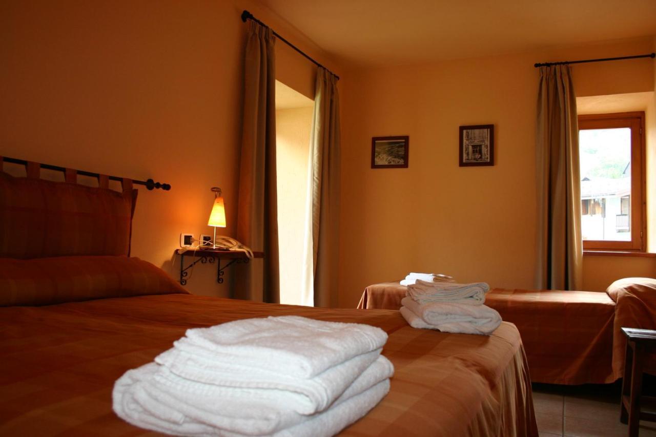 Hotel La Ginestra Чезана-Торинезе Екстер'єр фото
